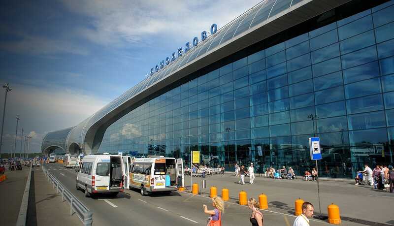 В Домодедово задержали россиянку, которая пыталась нелегально провезти брендовую ювелирку из Эмиратов