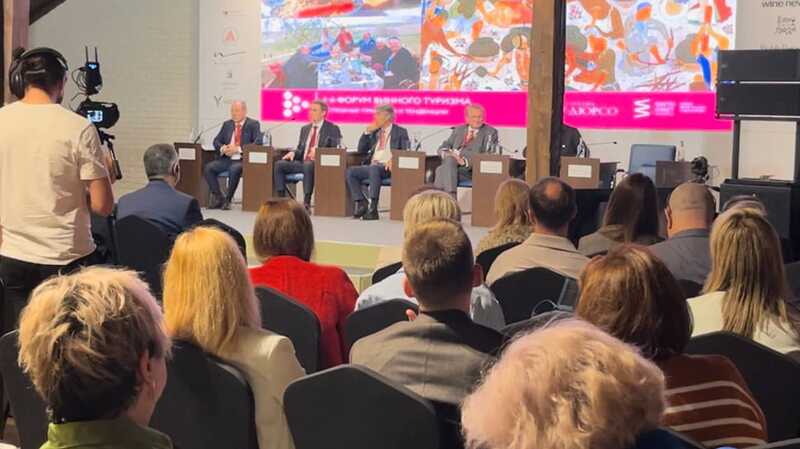 Всемирная ассоциация винного туризма наградила российских коррупционеров