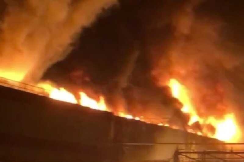 Появились страшные кадры с полыхающего завода по производству дверей Ferroni в Тольятти