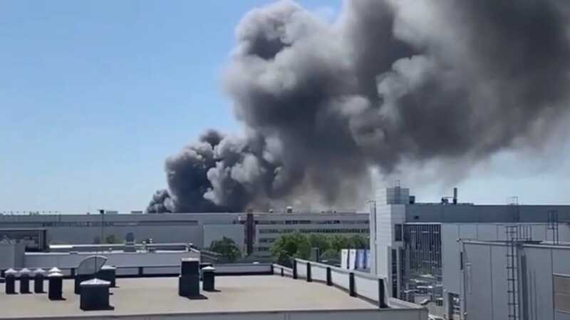 В Москве заметили огромный столб дыма в районе автомобильного завода «Москвич»