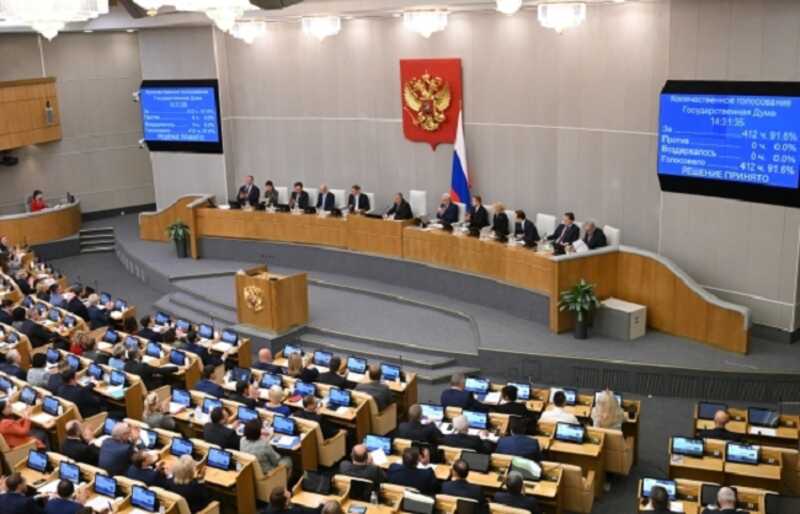 В Госдуме вступились за сочетание желтого и синего цветов