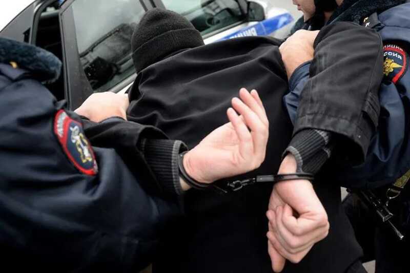 Российские полицейские задержали двух странствующих наркокурьеров