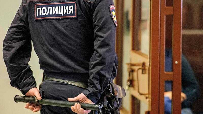 Полицейские избили россиянина и вымогали деньги под угрозой дела о наркотиках
