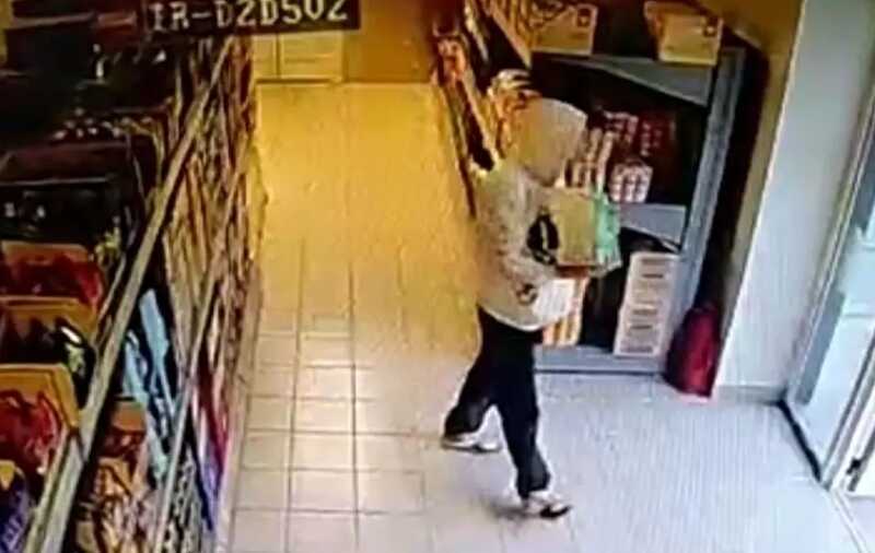 Пьяный россиянин обокрал магазин и уснул рядом