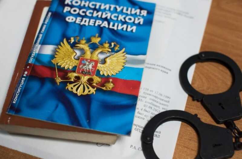 Начальника заводского подразделения задержали за мошенничество