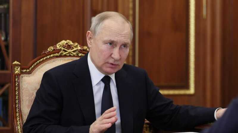 Путин посоветовал собирающимся за рубежом политэмигрантам продолжать пить пиво