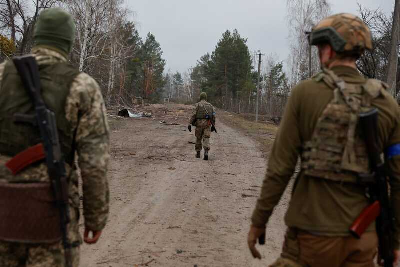 Источник сообщил, что ДРГ пытаются отступить на территорию Украины