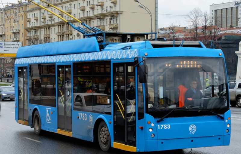 В Петербурге пенсионерка оказалась в больнице после поездки в троллейбусе
