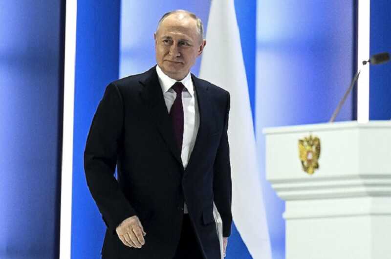 Песков: Путин не планирует уходить в отпуск летом