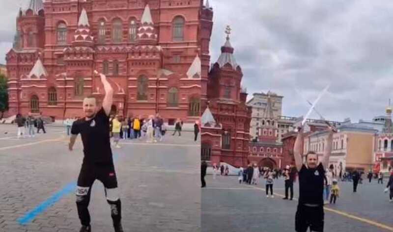 На Красной площади задержали казака, размахивающего саблями под музыку Олега Газманова