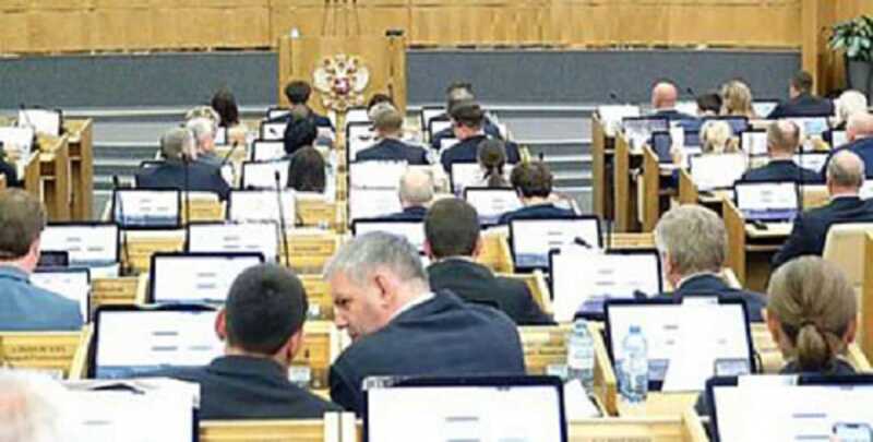 Известных людей предложили штрафовать за мат в соцсетях