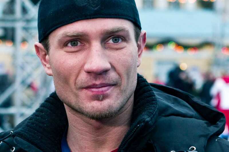 Роман Костомаров может остаться под наблюдением врачей в Коммунарке до конца лета