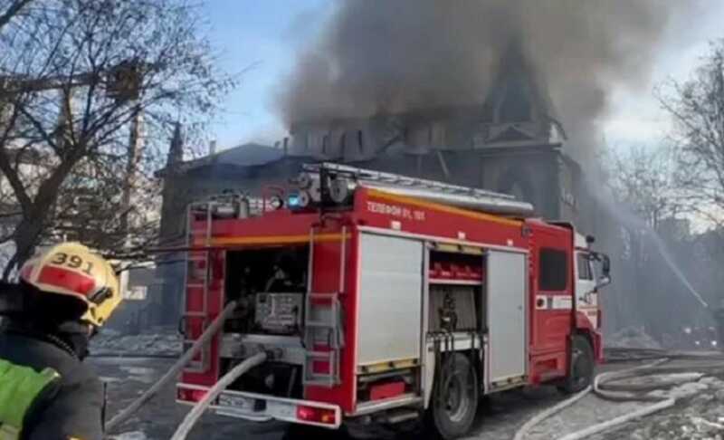 Пожар в китайском ресторане в центре Москвы попал на видео