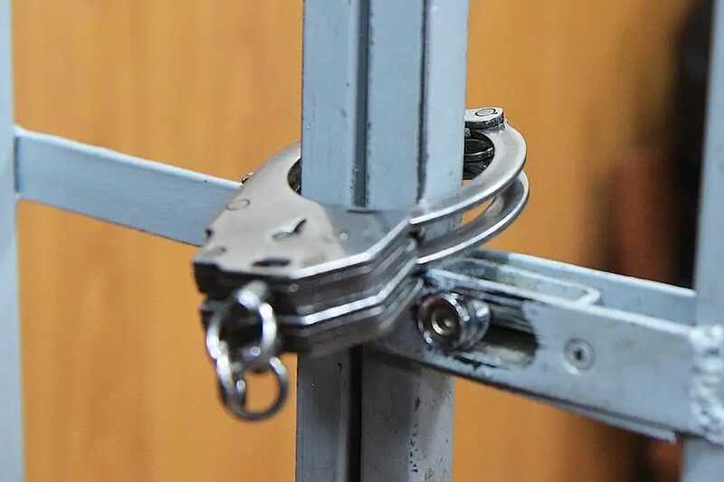 Участник полицейской ОПГ предстанет перед российским судом за вымогательство