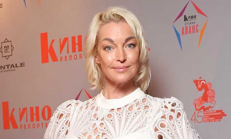 "Не лезьте": Волочкова послала всех на три буквы после фото с бокалом