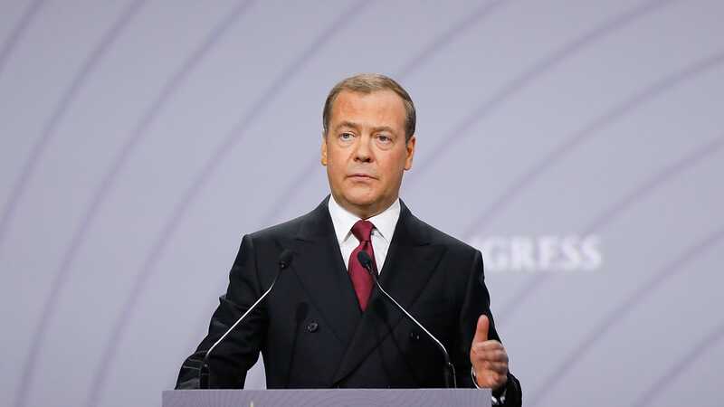 Медведев попросил координаты стройки танкового завода Rheinmetall на Украине