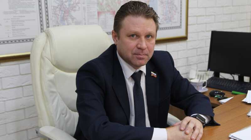 Думы горькие, думы тяжкие: тридцать серебряников Алексея Грешилова