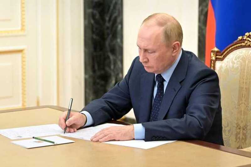 Путин подписал закон о рассмотрении дел лидеров ОПГ без присяжных
