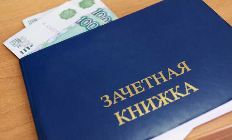 Преподавателя российского вуза обвинили в получении миллиона рублей от студентов