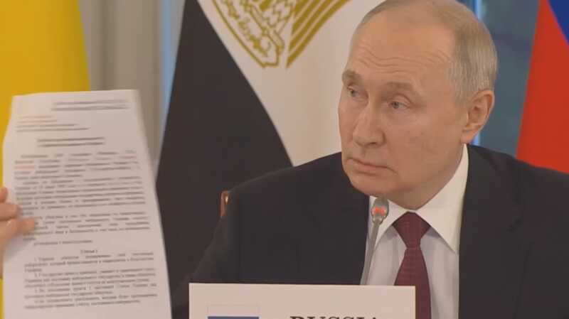 Что за документ показал Путин на встрече с африканскими лидерами?
