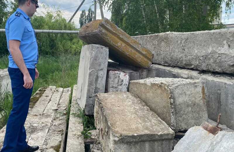 Жителя Ленобласти насмерть придавило стеной бывшей водокачки