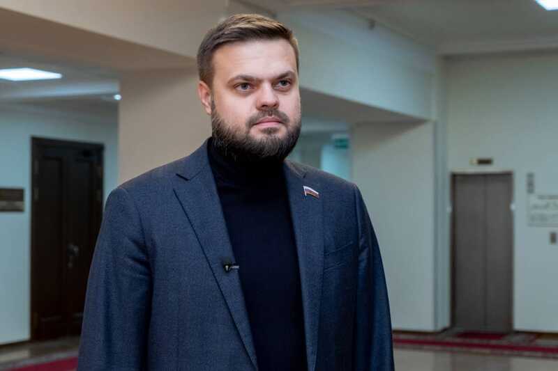 Единорос Артем Туров опубликовал странное поздравление ко Дню России
