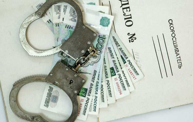 Начальница отдела МВД получила взятку от иностранца и попала в СИЗО