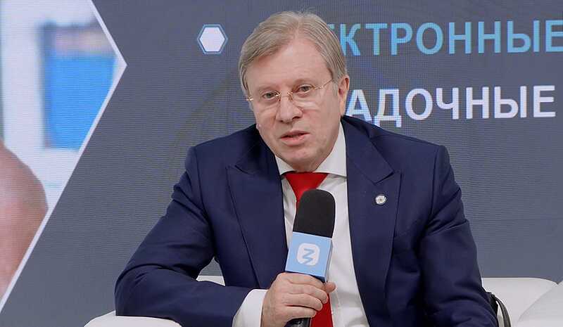 Глава Минтранса Савельев на совещании с Путиным перепутал «Камазы» с «Порше Кайенами»