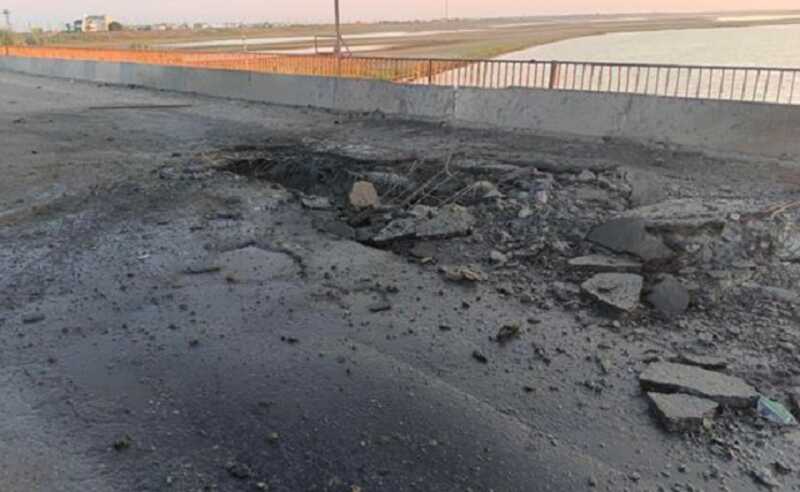 По Чонгарскому мосту в Крыму ночью был нанесен удар