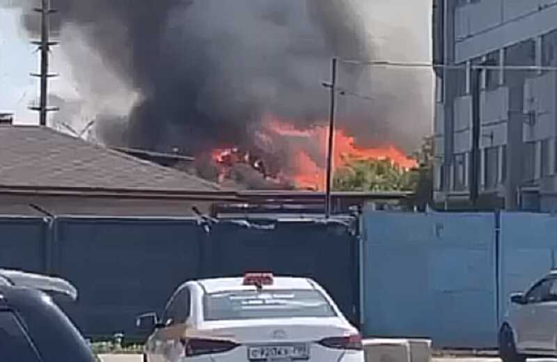 Пожар в Чертаново тушат вертолетами