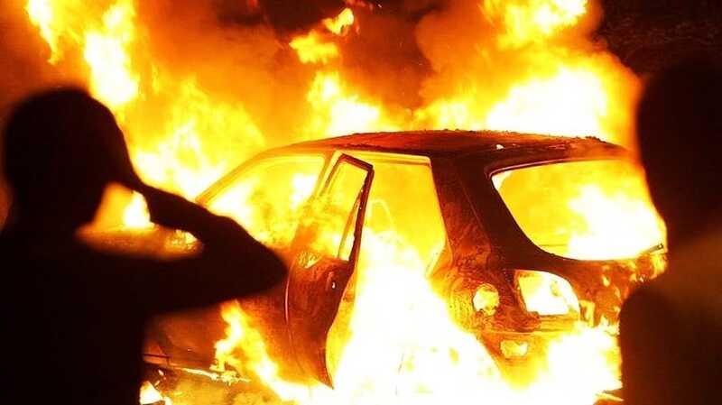 Несколько автомобилей сгорело на юго-западе Москвы, проверяется версия поджога