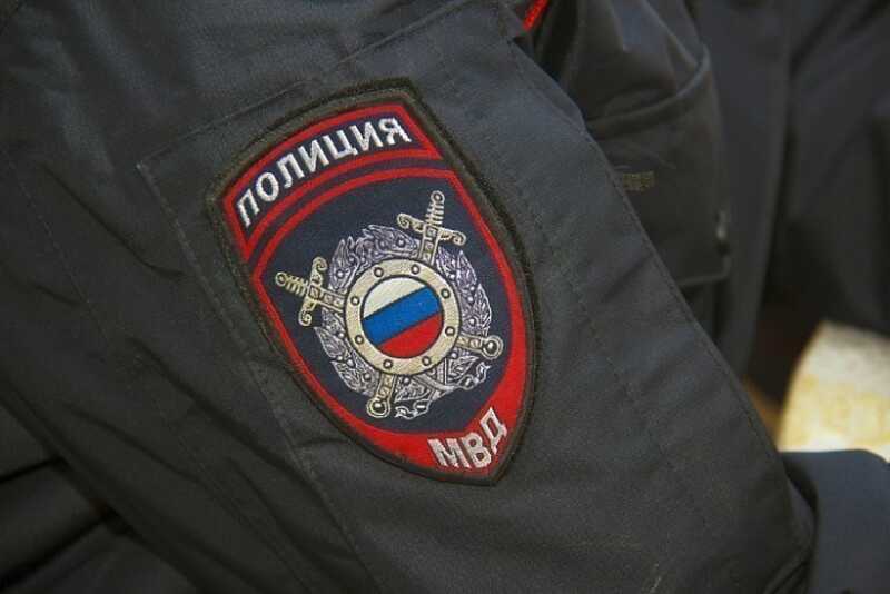 Ещё одного полицейского задержали за хищение палёного алкоголя