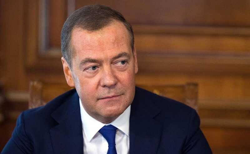 Медведев ответил президенту Польши и вспомнил о казнях в XVIII веке