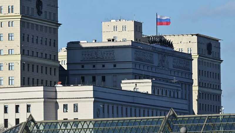 СМИ: На Фрунзенской набережной силовики взяли под охрану здание Министерства обороны