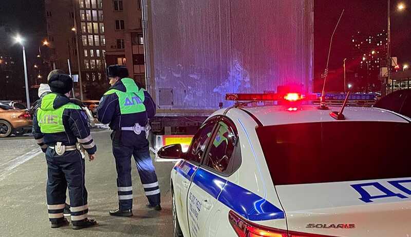 В Москве патрули останавливают автомобили для проверки