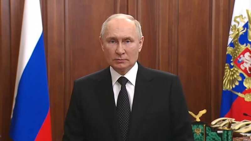 Владимир Путин выступает с обращением