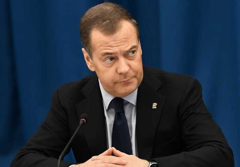 СМИ сообщили о эвакуации из Москвы Медведева