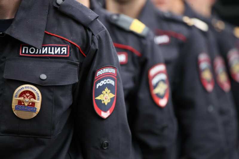 В Ростове местные жители встретили сбежавшую полицию криками - «позор и предатели»