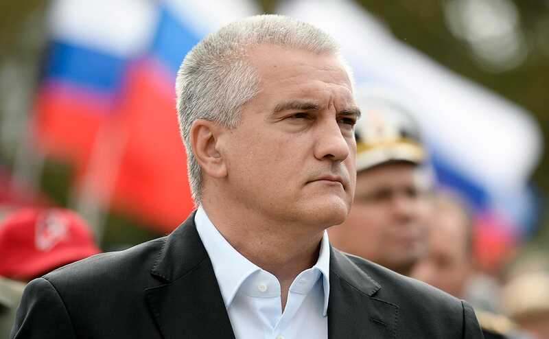 Песков после попытки покушения назвал Аксенова бойцом