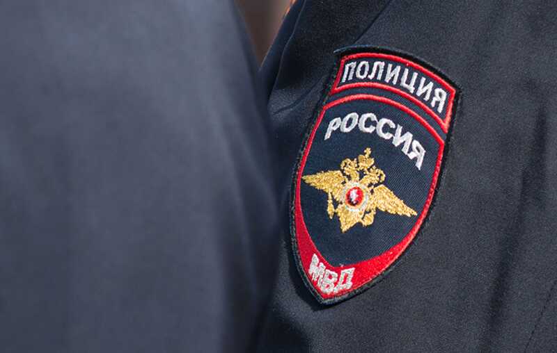 Полицейский защитил россиянина от дебошира с ружьем и получил ранение