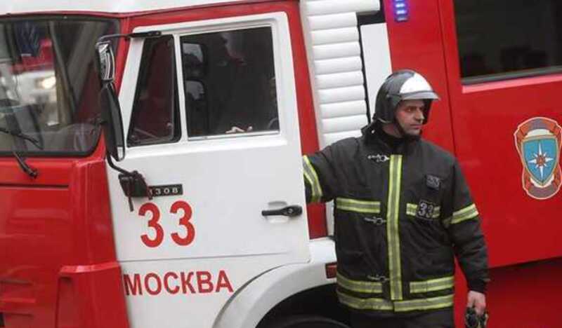 Сотрудник МЧС пострадал в пожаре на Столешниковом переулке