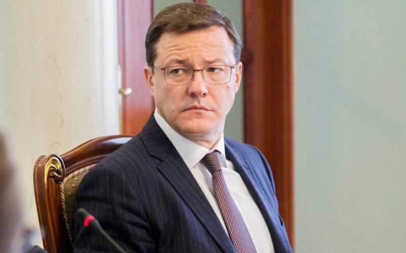 Губернатор Азаров между Чемезовым и Ковальчуками?