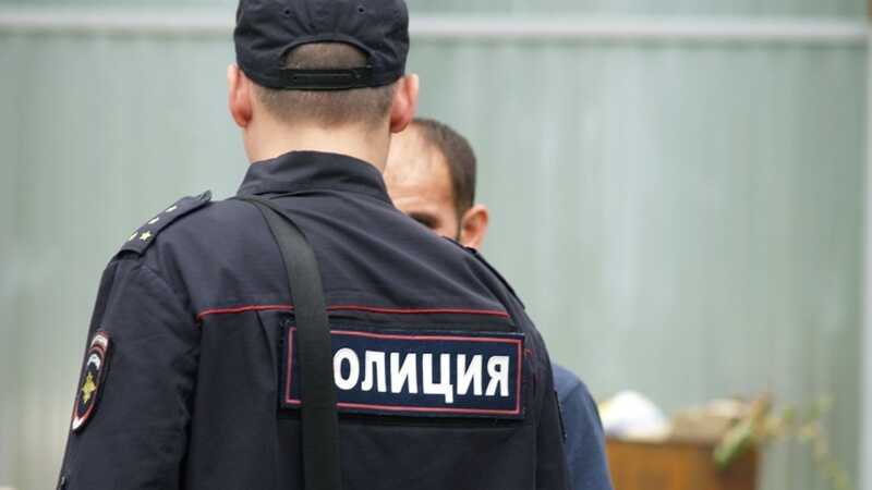 Пьяный водитель избил попытавшегося его задержать полицейского