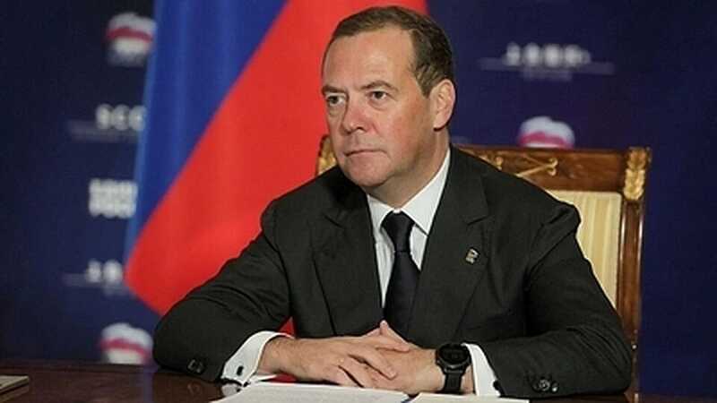 Медведев высмеял обнаружение кокаина в Белом доме