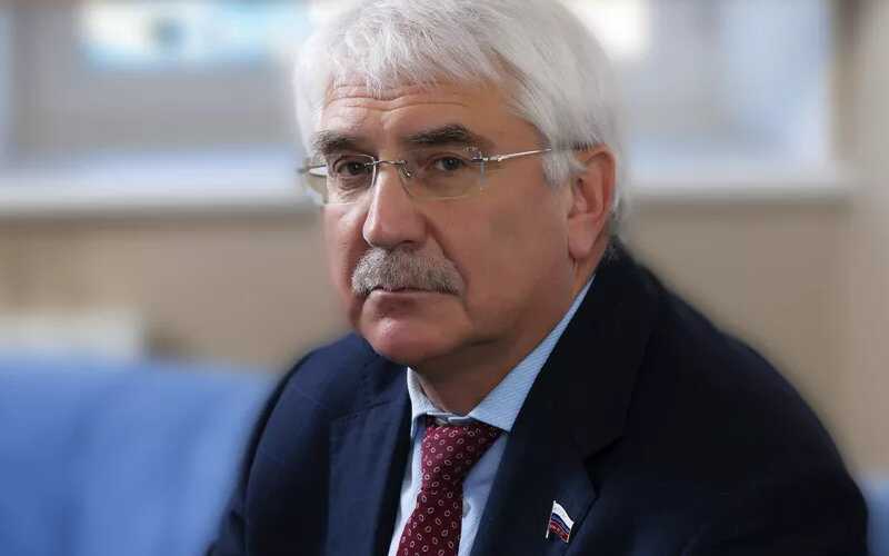 Депутат Госдумы Чепа: чиновников нужно жестко наказывать за использование устройств Apple