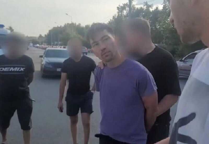 У задержанного с мармеладками с марихуаной парня дома была обнаружена целая плантация конопли