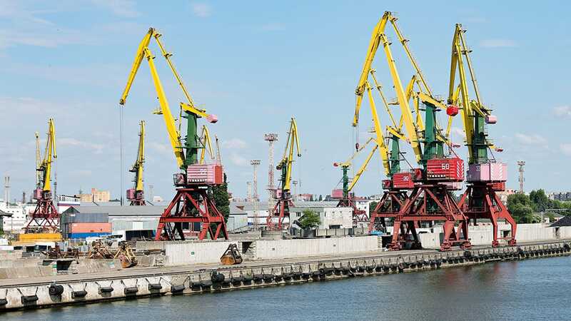Семья госдепа Колесника отчалила от Калининградского порта