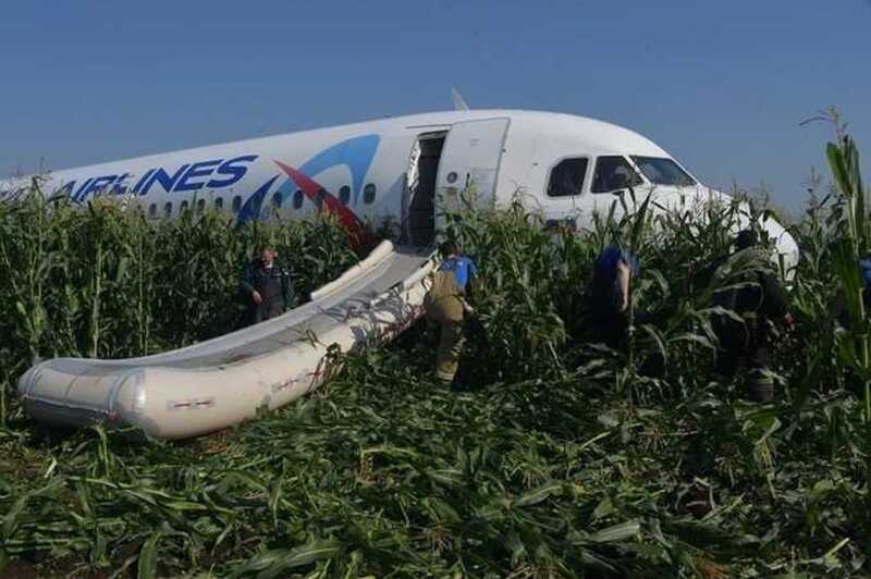 Число пострадавших при жесткой посадке самолета в российском регионе выросло