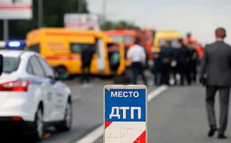 Момент аварии в Подмосковье попал видео, где от удара фуры смяло 14 автомобилей