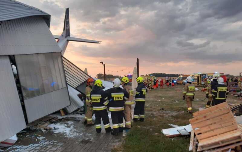 Самолёт Cessna врезался в ангар с людьми в Польше